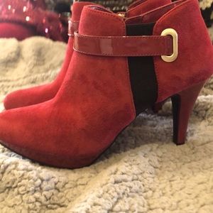 👗NWOT Bandolino Red Suede Boots